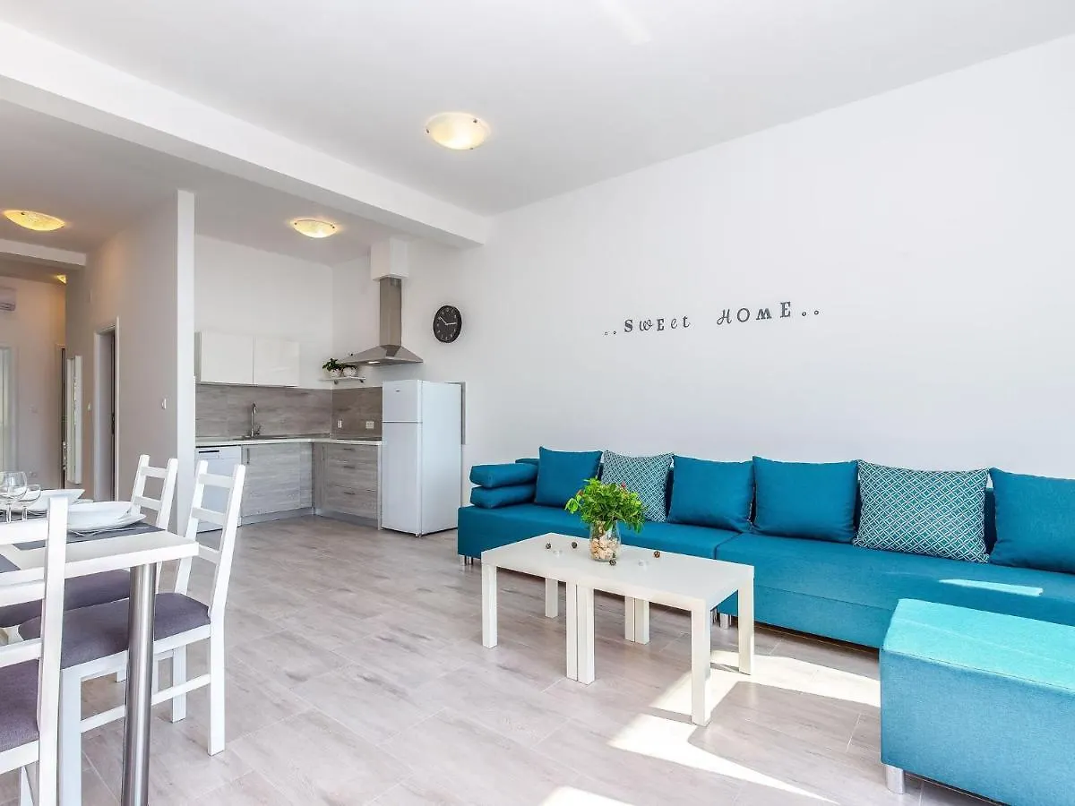 Chic Villa In Dramalj At Sea
