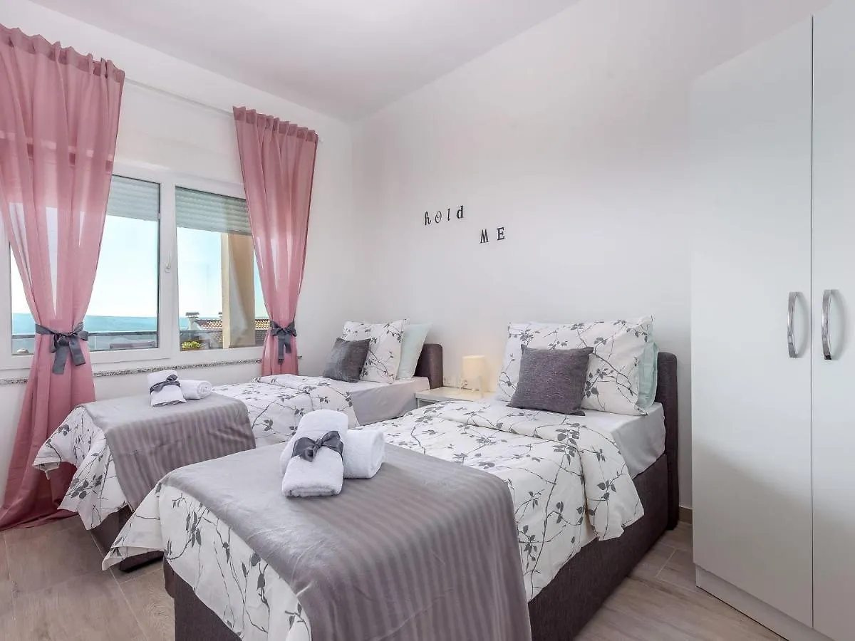 Chic Villa In Dramalj At Sea 0*,