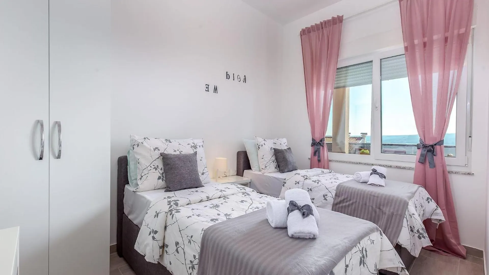 Chic Villa In Dramalj At Sea